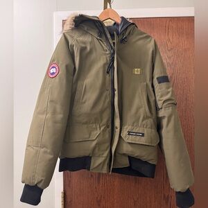 Canada Goose Chilliwack Bomber Puffer Jacket (Military Green)